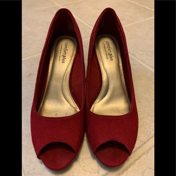 Click your heals twice in these adorable heels! - Picture 1 of 2